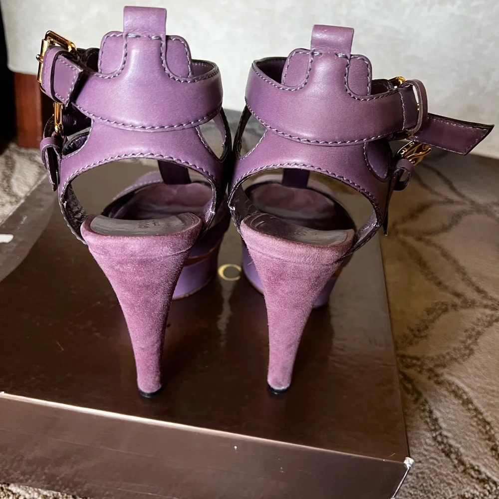 GUCCI " IMAN " Runway Purple Leather T Strap Double Buckle Sandals 37.5 Preowed - Picture 3 of 12